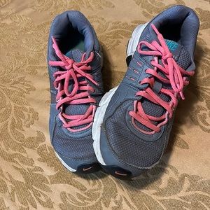 Used snickers size 8 by Nike